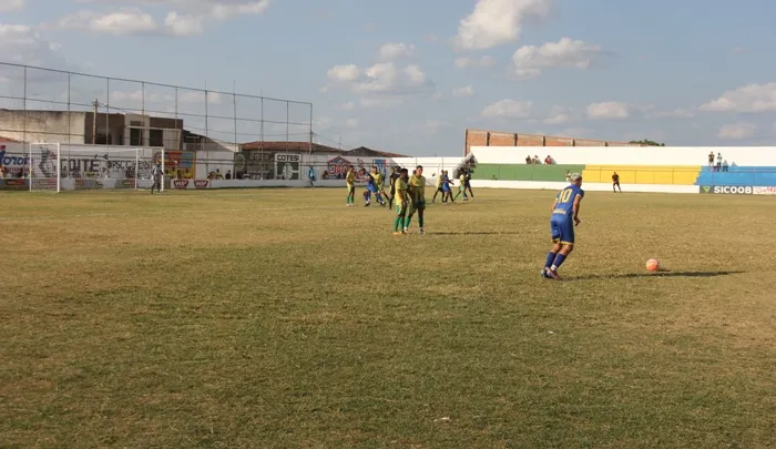 Massagista da seleção coiteense é condenado a pagar R$ 25 mil após chamar bandeirinha de macaco