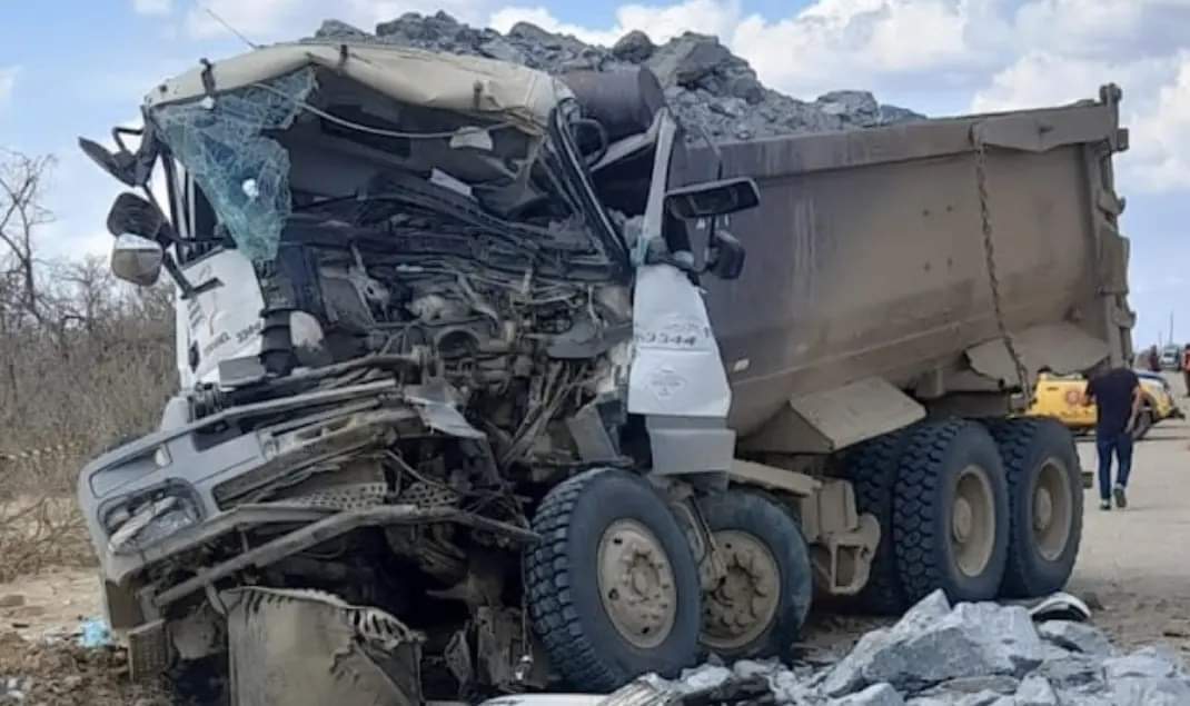 Jaguarari: Motorista morre após batida entre veículos de carga de minério no distrito de Pilar