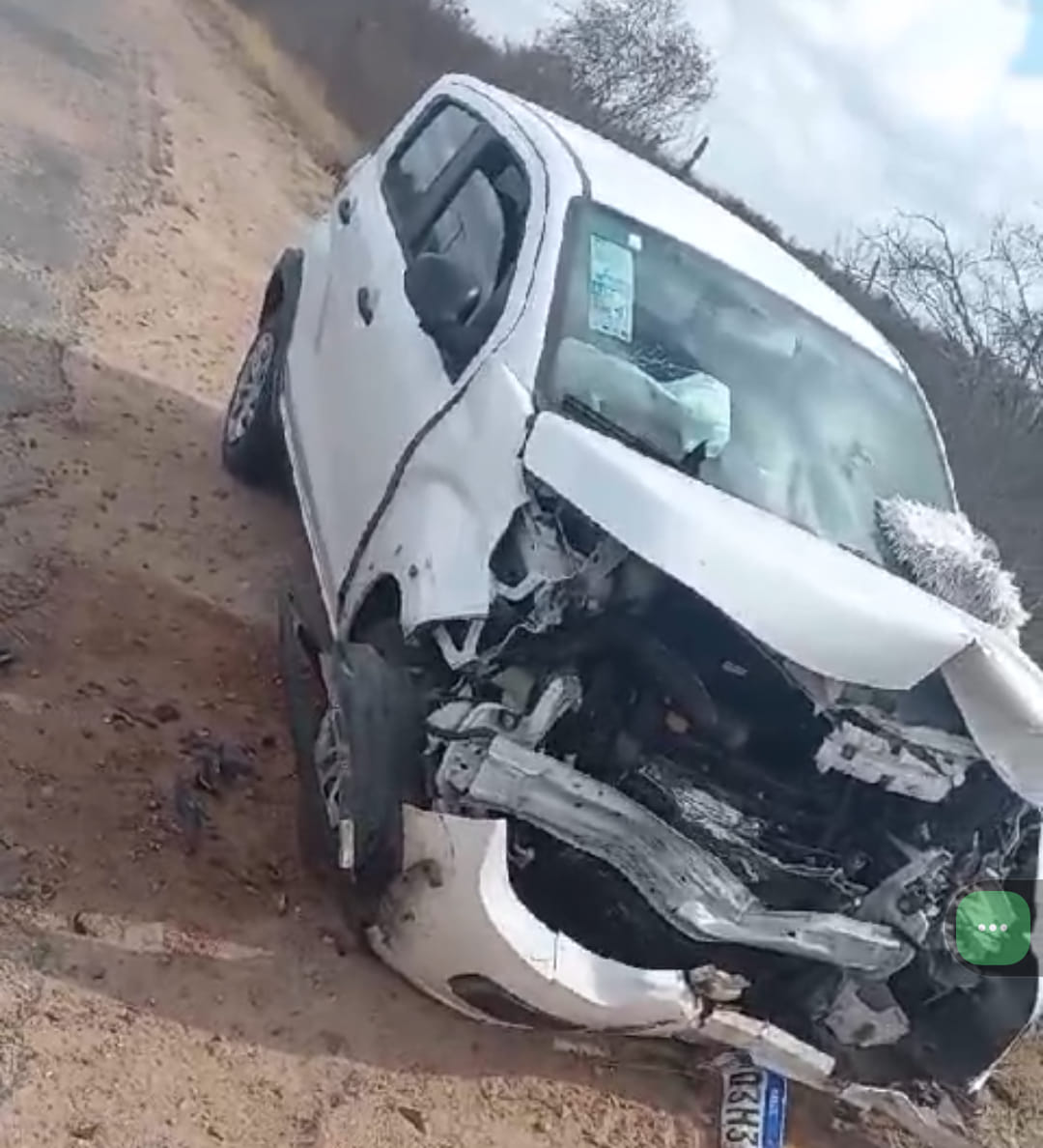Colisão entre carros nas Margens da BA120 em Queimadas