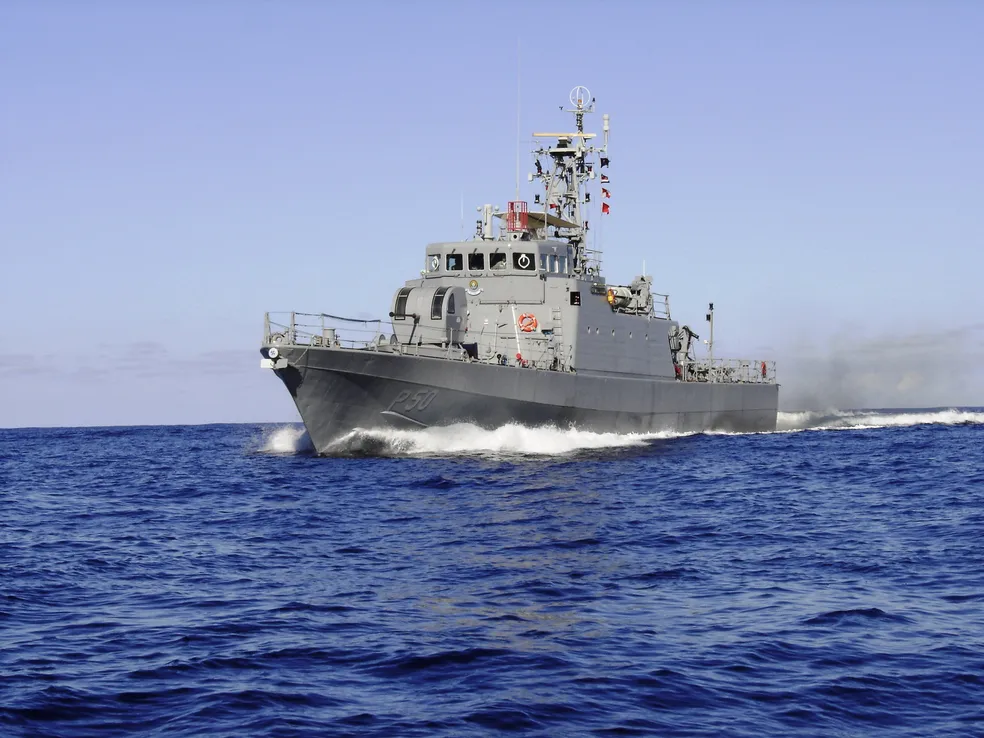 Marinha e PF apreendem 2 toneladas de drogas em veleiro alemão na costa da Bahia