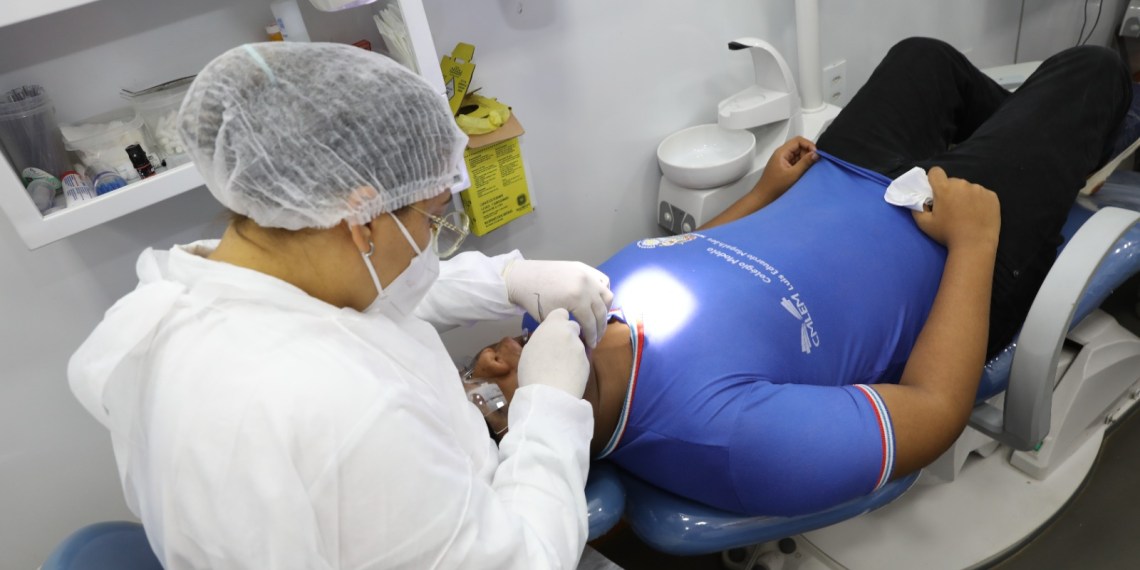 Odontomóvel atende 185 mil estudantes e chega a mais sete municípios, nesta semana,incluindo Queimadas