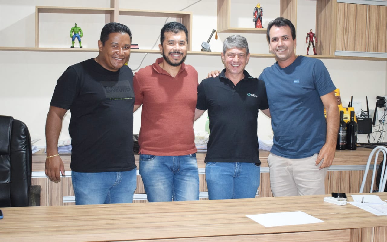 Queimadas: Ricardo do Supermercado Recebe Visita de Empresários para Tratar de Investimentos na Geração de Emprego