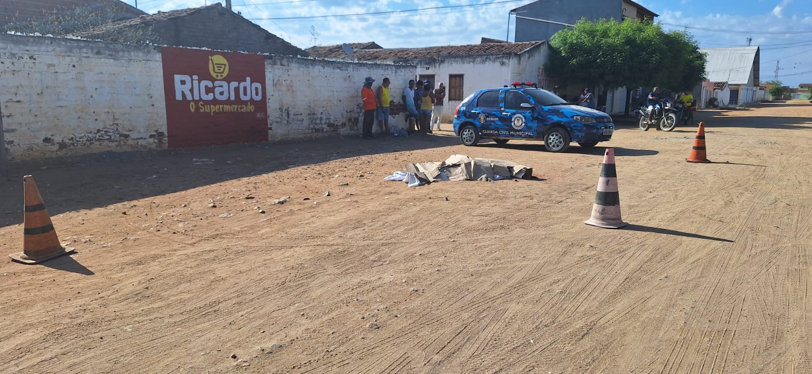 Homem é morto a tiros perto de casa em distrito de Queimadas