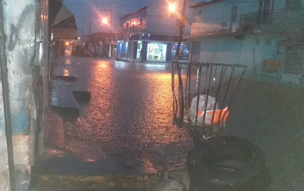 Ventos fortes e chuva de granizo atingem cidade do oeste da Bahia