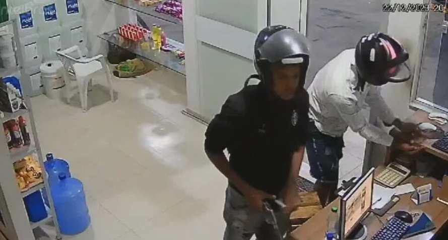 Santaluz: Homens armados invadem posto enquanto frentista contava dinheiro