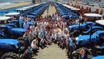 Prefeitura de  Queimadas  recebe mais um trator do Governo da Bahia