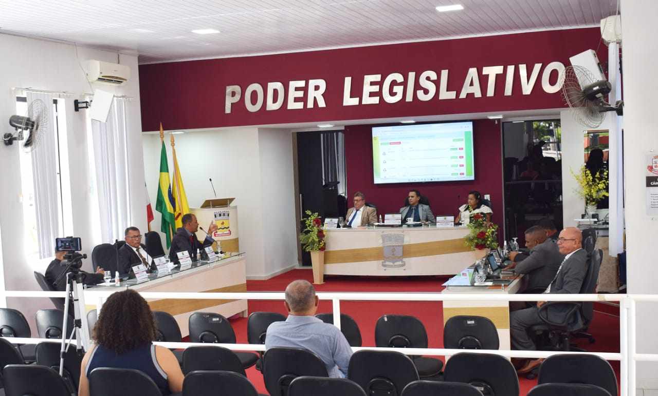Queimadas :Câmara Realiza Sessão de Encerramento dos Trabalhos de Legislativos 2023 Com  Aprovação  da Loa 2024