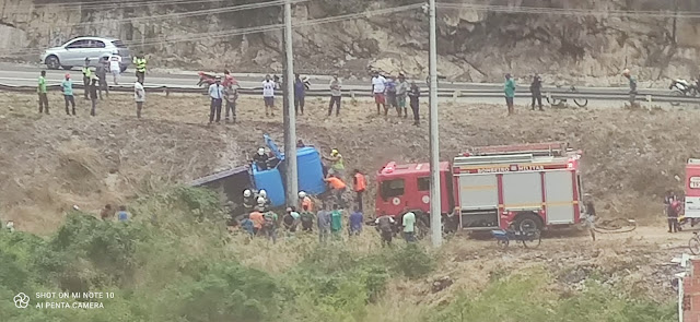 Vítima fica presa às ferragens após acidente com veículo na BR 324 em Jacobina