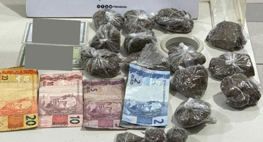 PM encontra drogas dentro de caixa de medidor de energia elétrica de casa em Serrinha