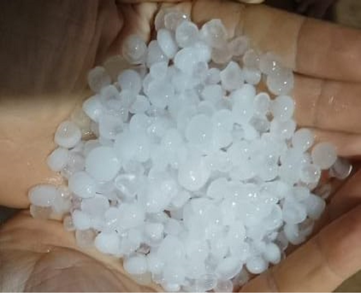 Após onda de calor, cidade baiana tem chuva de granizo e três mil raios em um dia