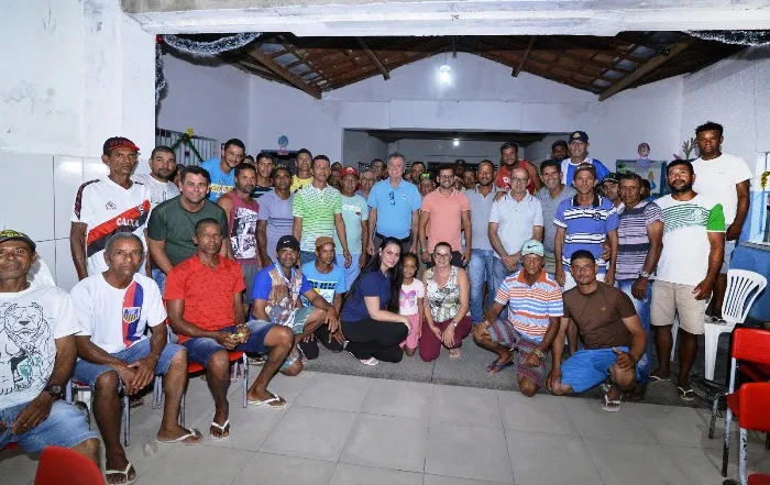 Valente: preocupado com a situação do sisal, prefeito Ubaldino Amaral se reúne com trabalhadores, donos de motores e de batedeiras