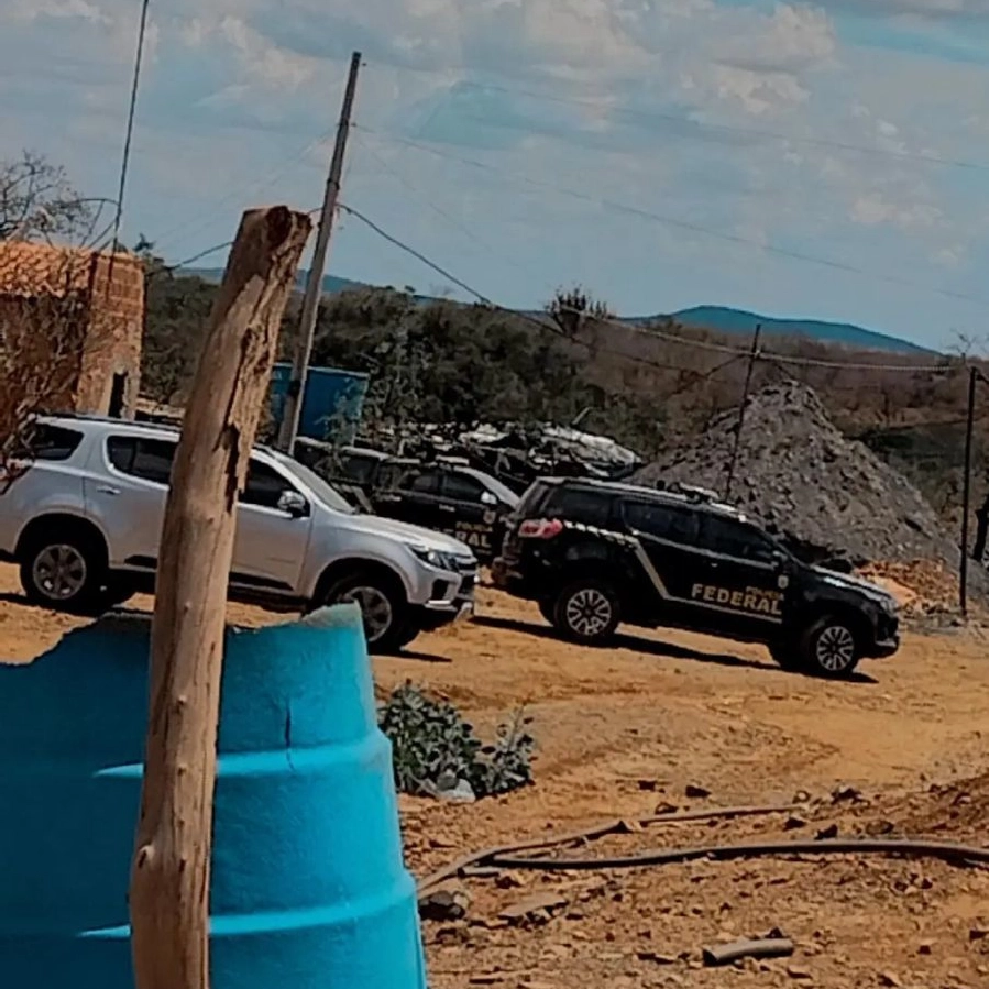 PF faz operação contra garimpo ilegal em Santaluz, na Bahia