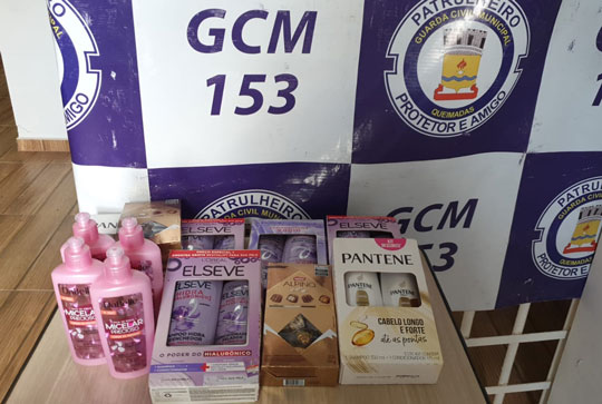 ‘Velha conhecida’ no meio policial, mulher de 50 anos é presa pela GCM após furtar produtos nas Americanas em Queimadas