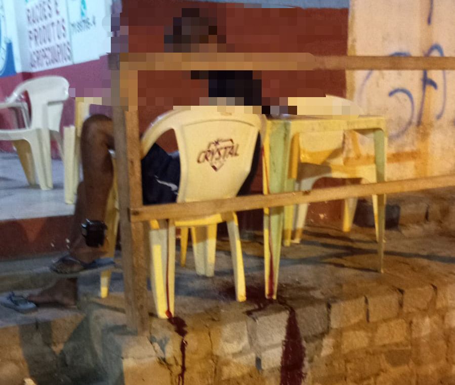 Homem que usava tornozeleira é morto a tiros por encapuzados em Santaluz