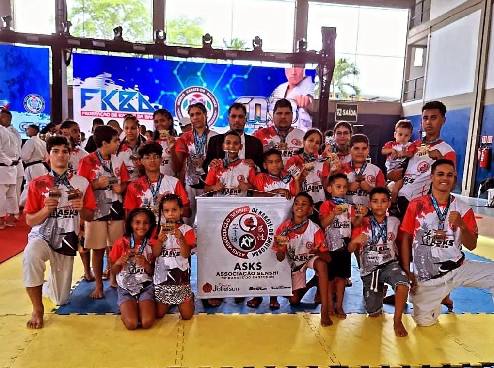 Atletas de Santaluz e Retirolândia conseguem 37 medalhas no Baiano de Karatê