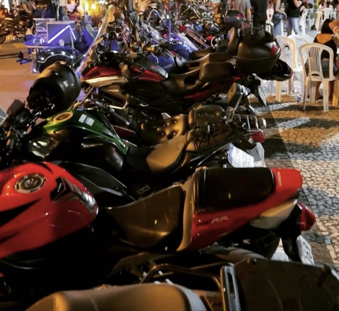 Homem força beijo contra adolescente durante festival de motociclistas em Valente