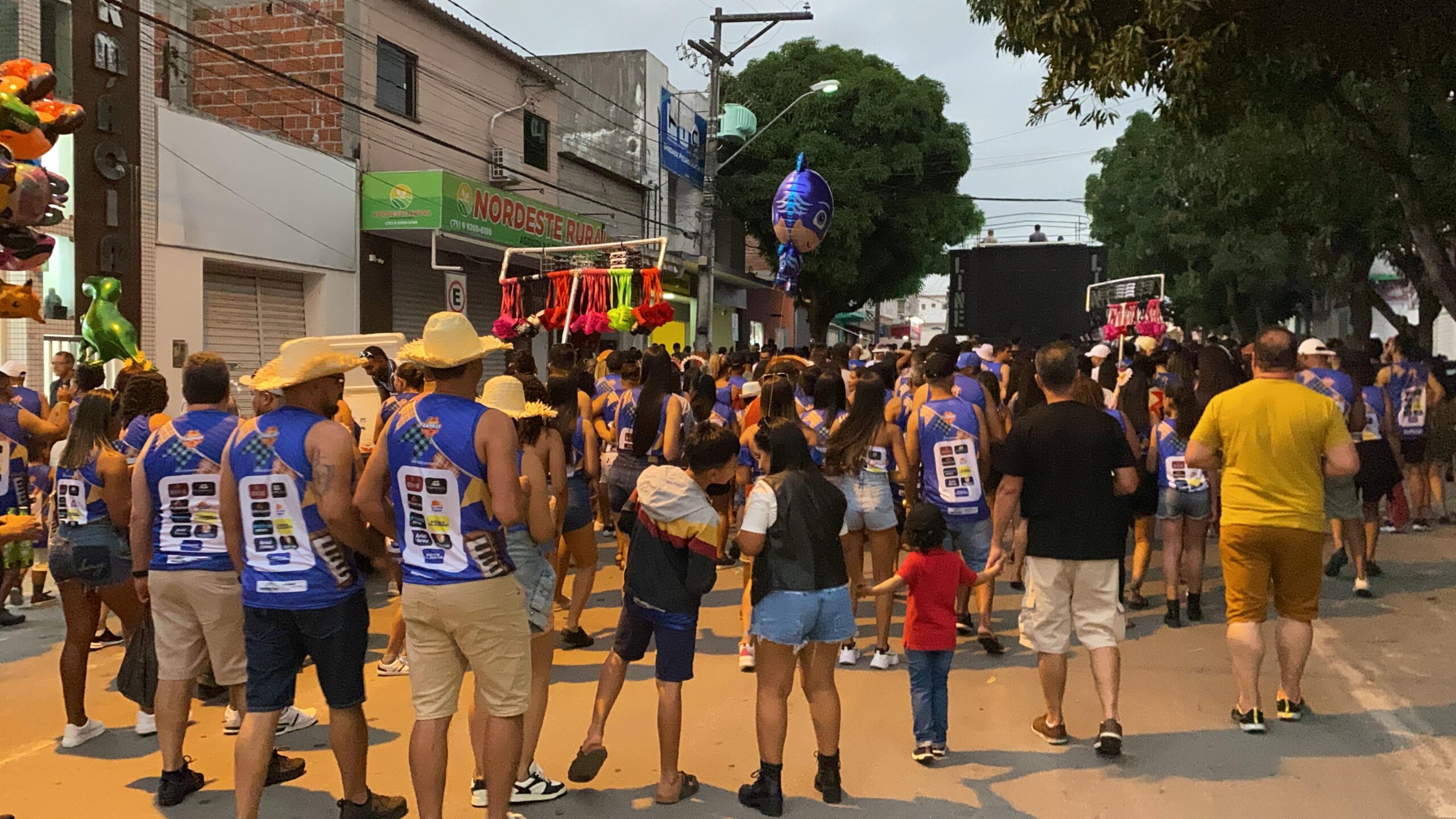 Bloco anima último dia do Arraiá do Cajueiro