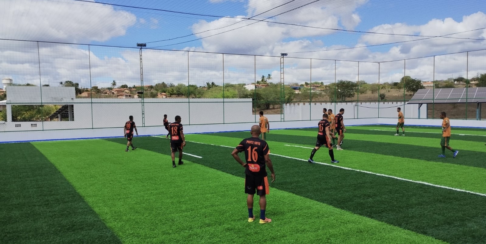 Arena com campo de futebol e piscina é inaugurada em Queimadas; veja como agendar