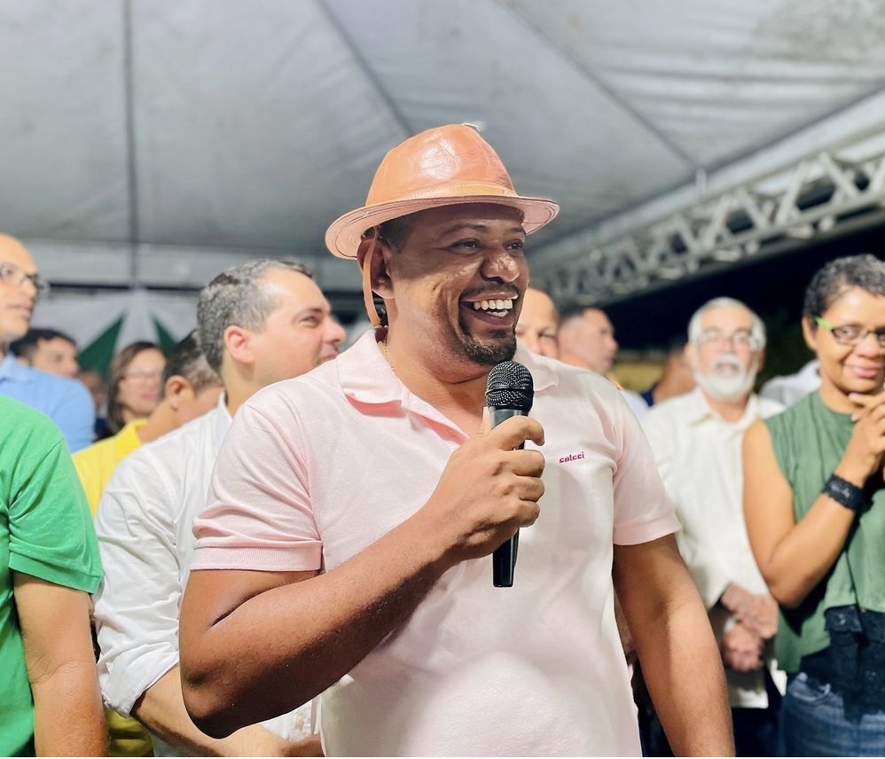 Prefeito de Santaluz, Arismário é chamado de ‘macaco’ e ‘carvão’