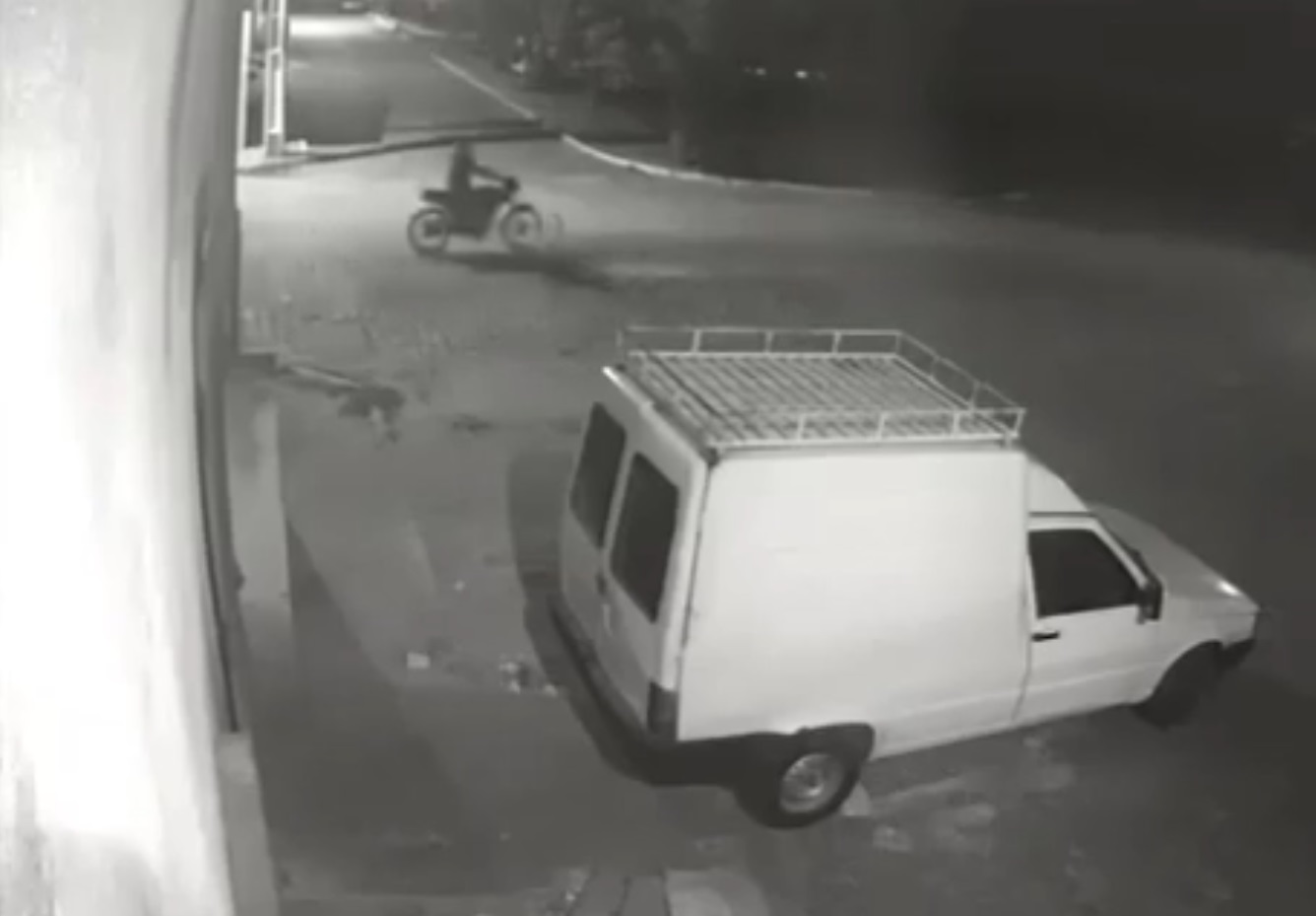 Moto é furtada em Queimadas e vídeo mostra tudo; assista