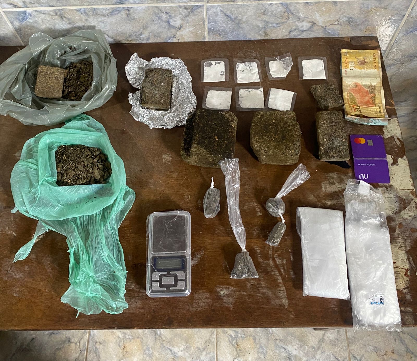 Homem é preso com grande quantidade de maconha após abordagem na BA-120