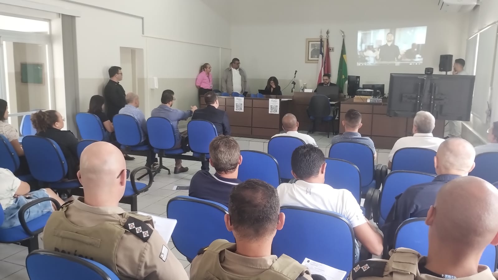 Juiz reúne políticos de Queimadas e Nordestina para reforçar proibição de motos sem escapamento e ‘paredões’