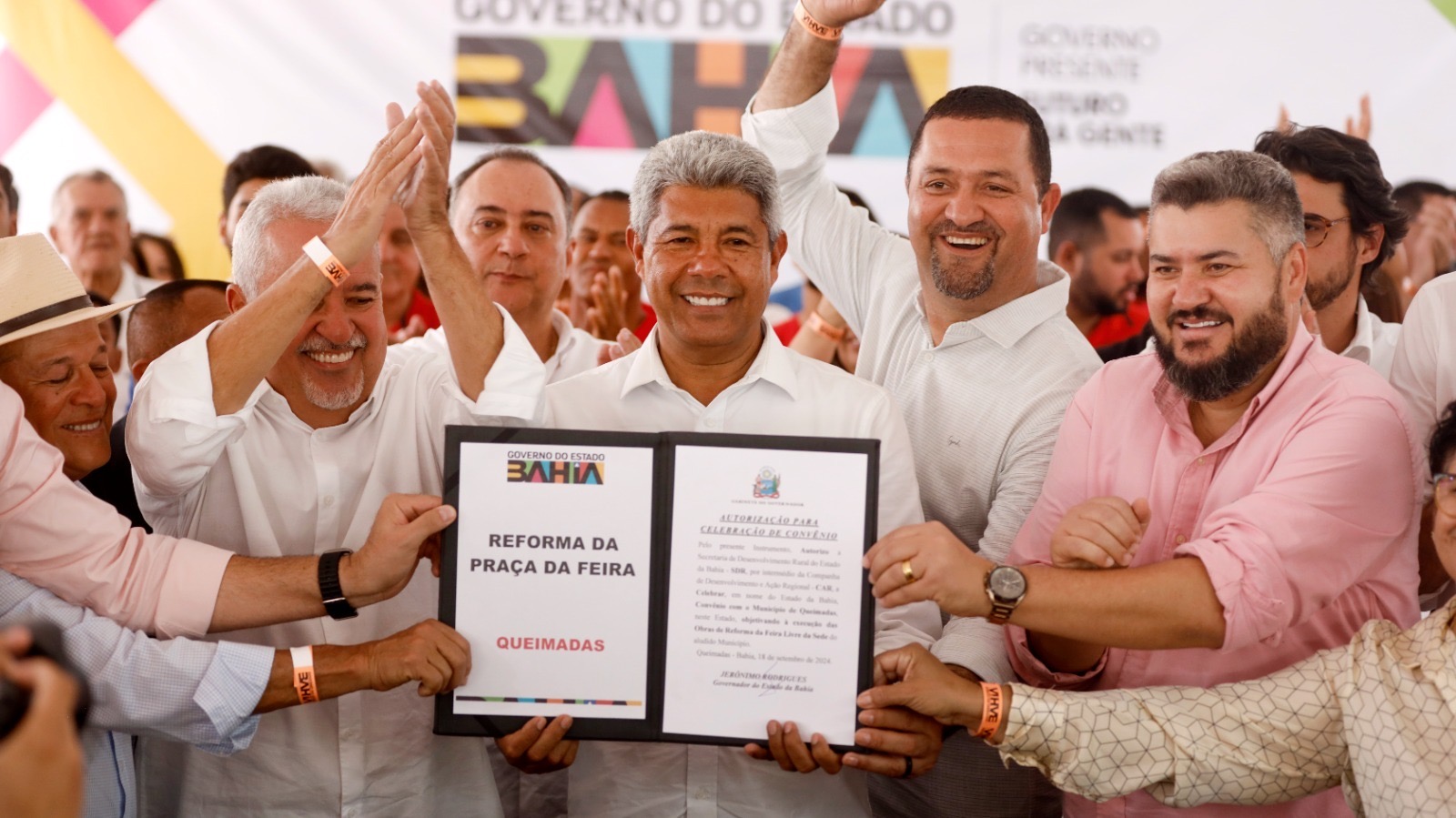 Em Queimadas, Jerônimo entrega obras e anuncia novidades; veja o que aconteceu