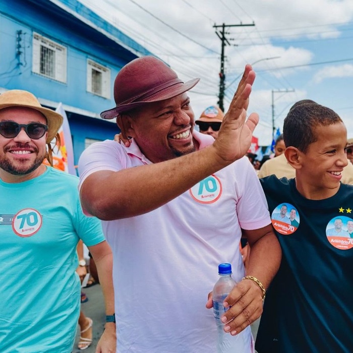 Arismário é reeleito prefeito de Santaluz