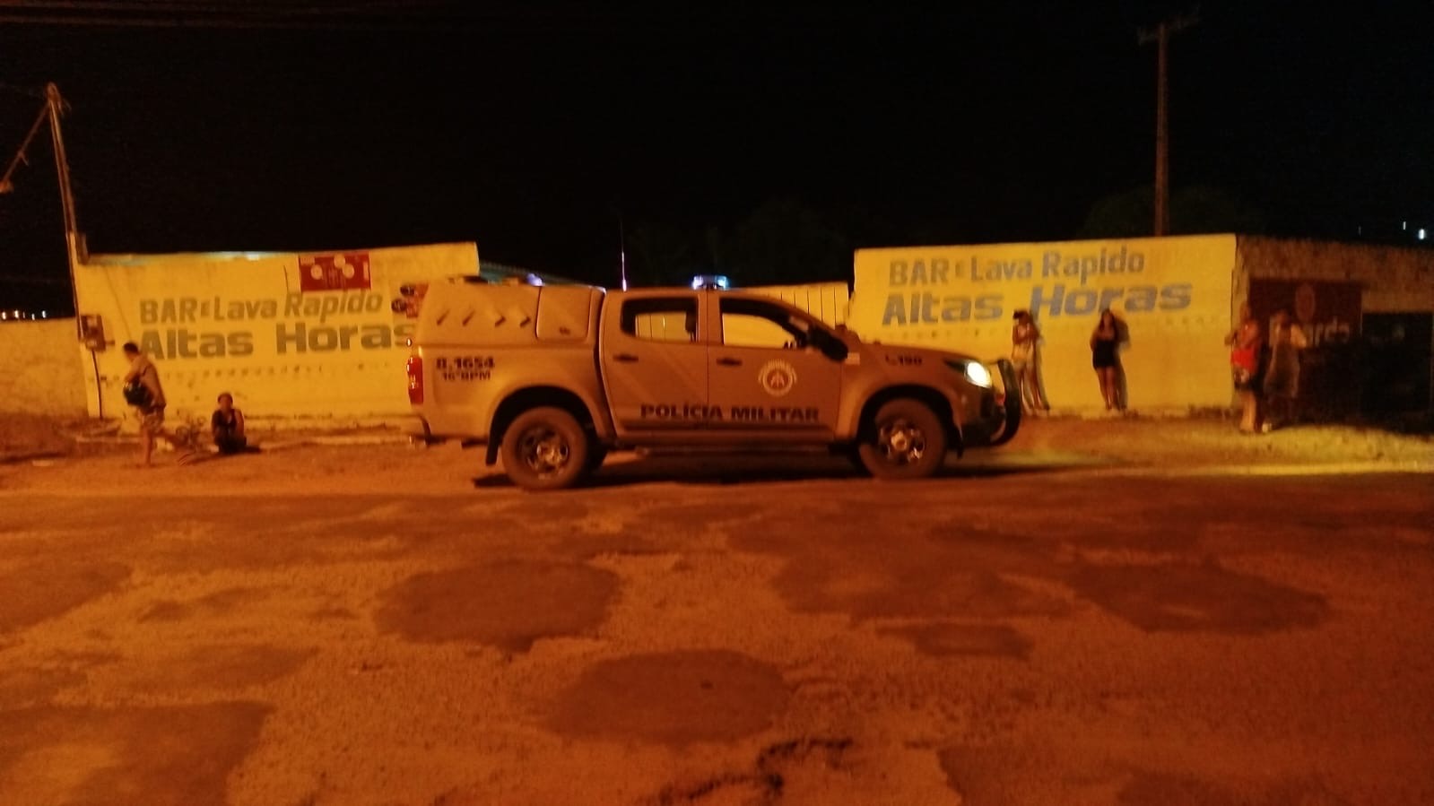 Jovem de 25 anos é morto a tiros dentro de bar, em Queimadas