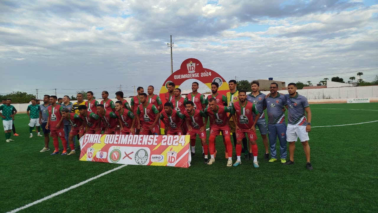 Napolitana se sagra campeã de futebol em jogo marcado por agressão a juiz