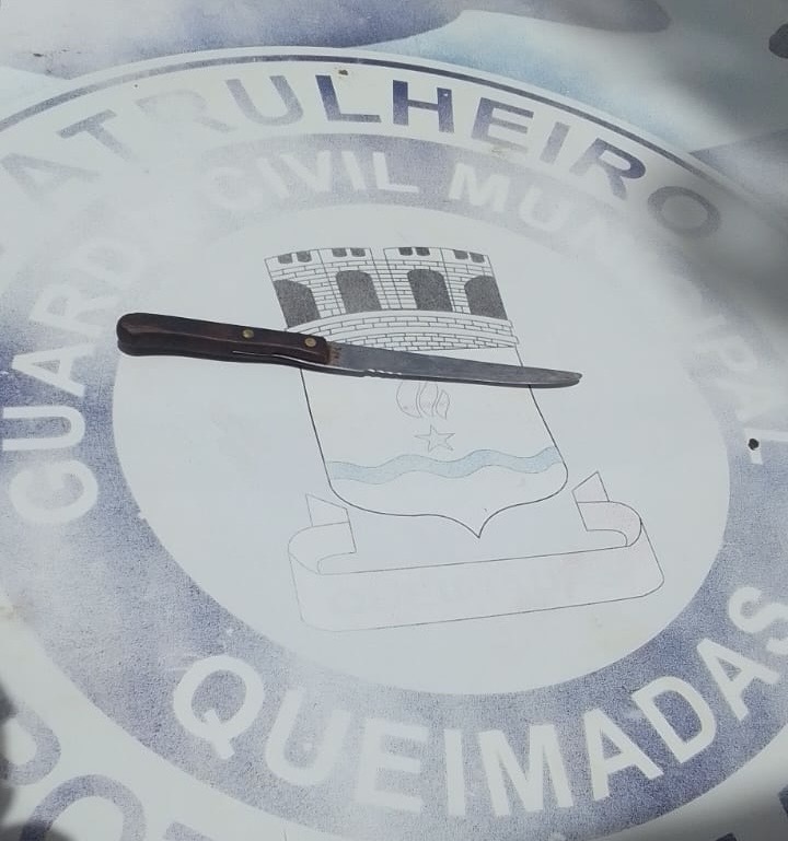 Homem é esfaqueado em Queimadas; preso, suspeito é liberado da delegacia