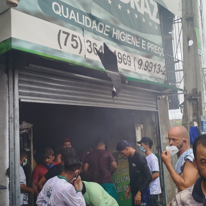 Frigorífico é atingido por incêndio no Centro de Queimadas