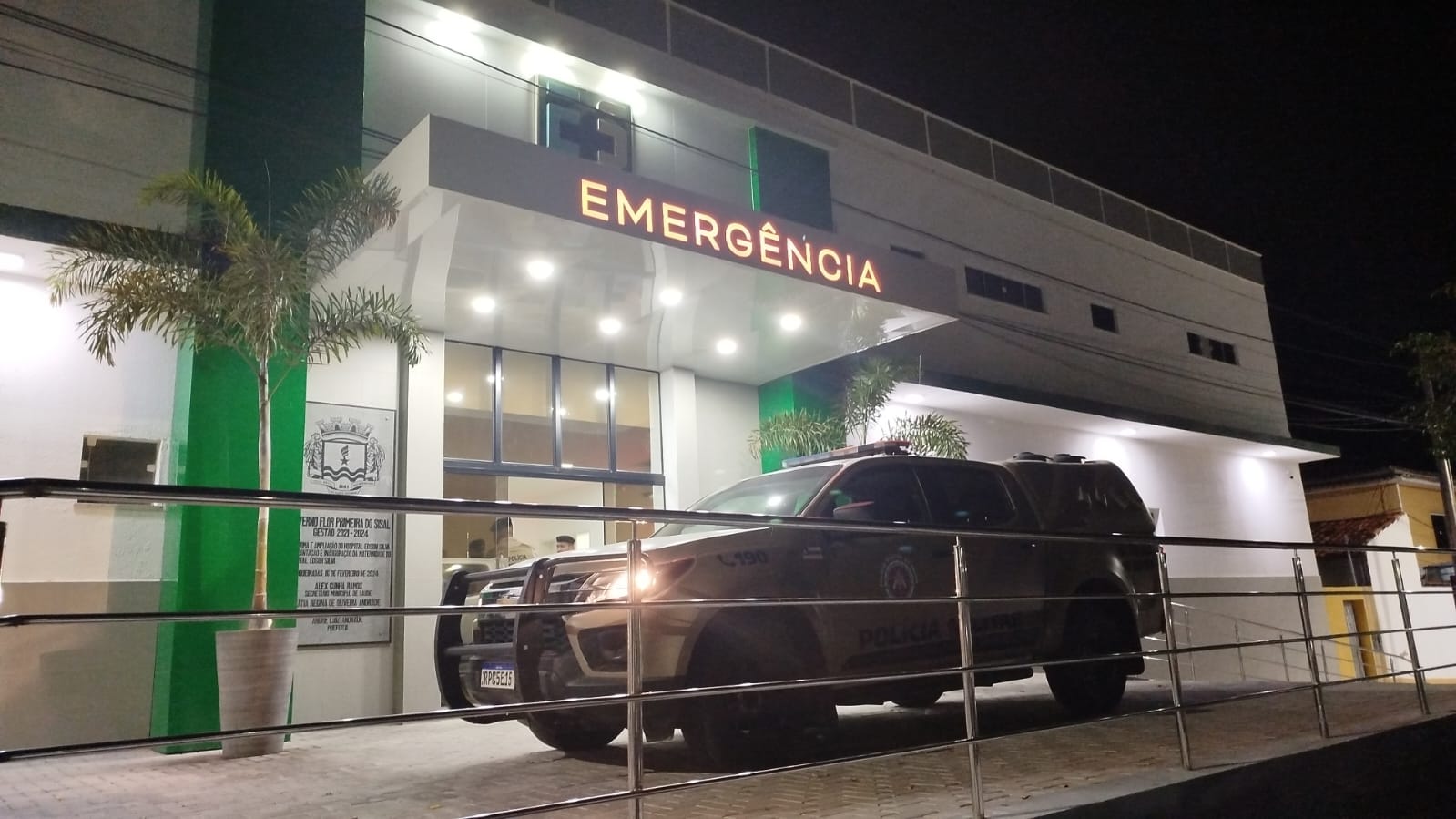 Jovem de 23 anos é esfaqueado no Centro de Queimadas