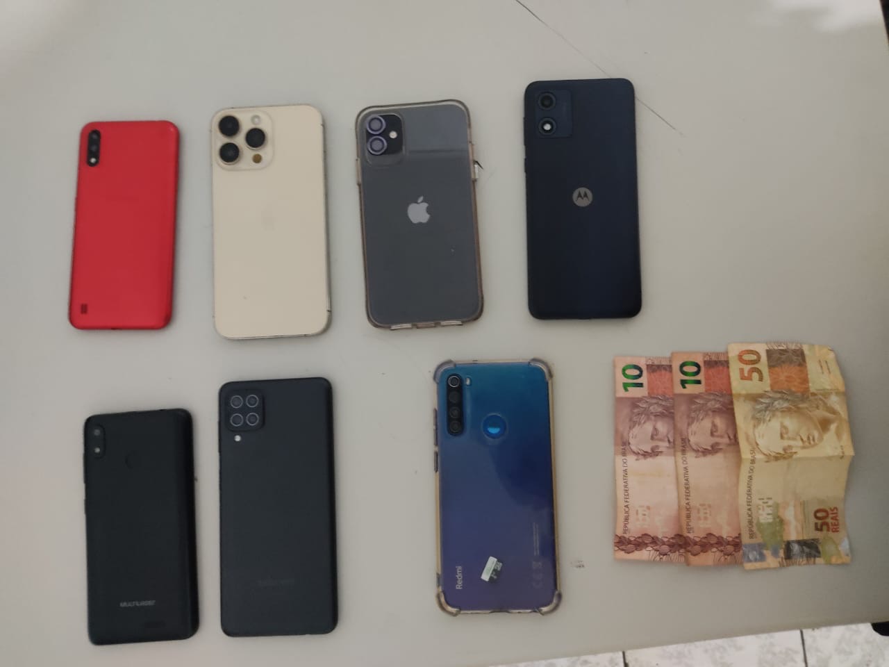 Dupla é presa pela PM em Queimadas por suspeita de receptação de cinco celulares