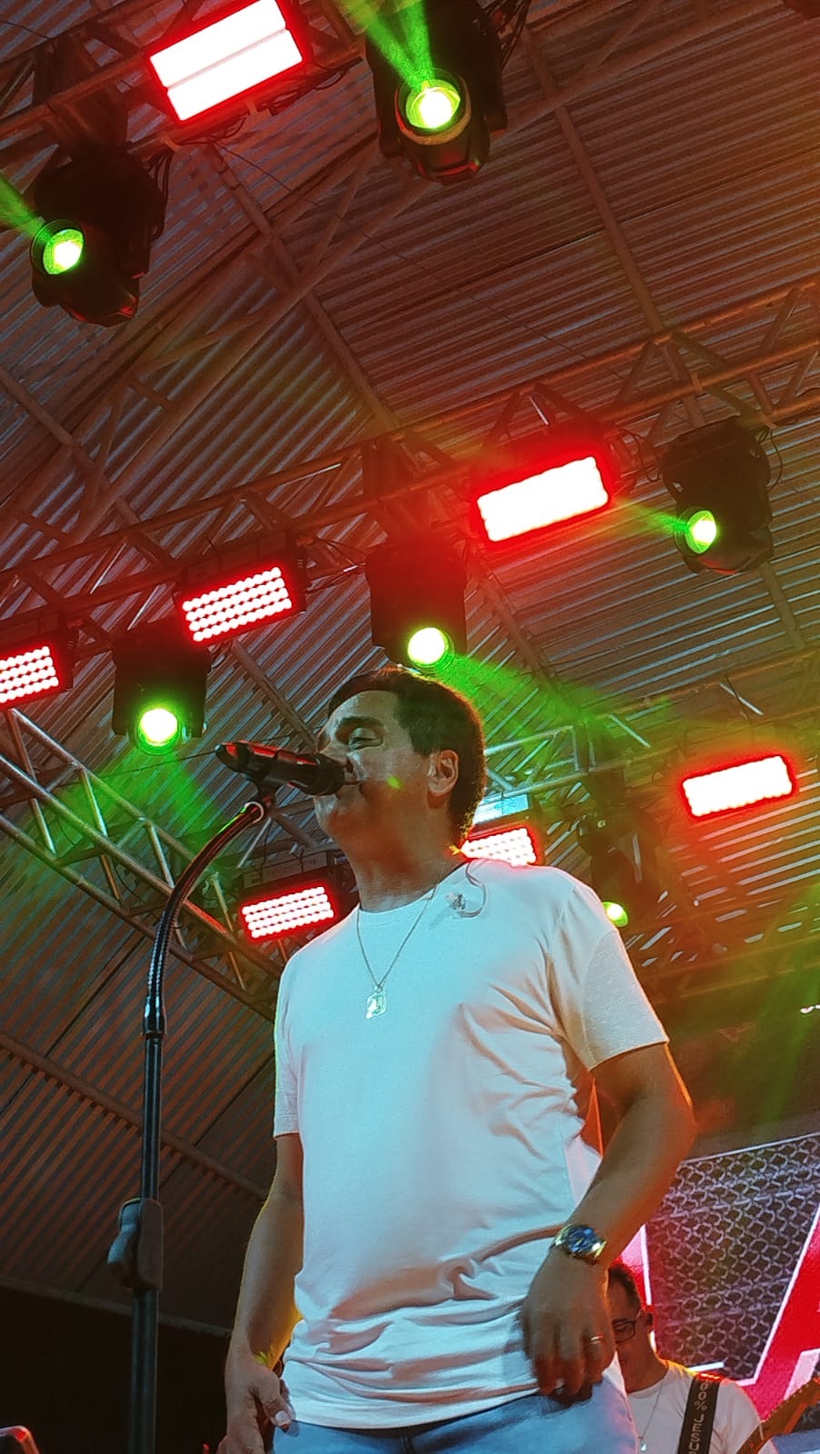 Lairton e Seus Teclados leva romantismo para o Réveillon de Nordestina