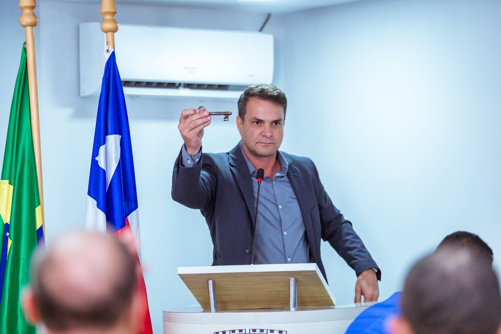 Em entrega de chaves, Cloudes alfineta André Andrade: ‘Repúdio’