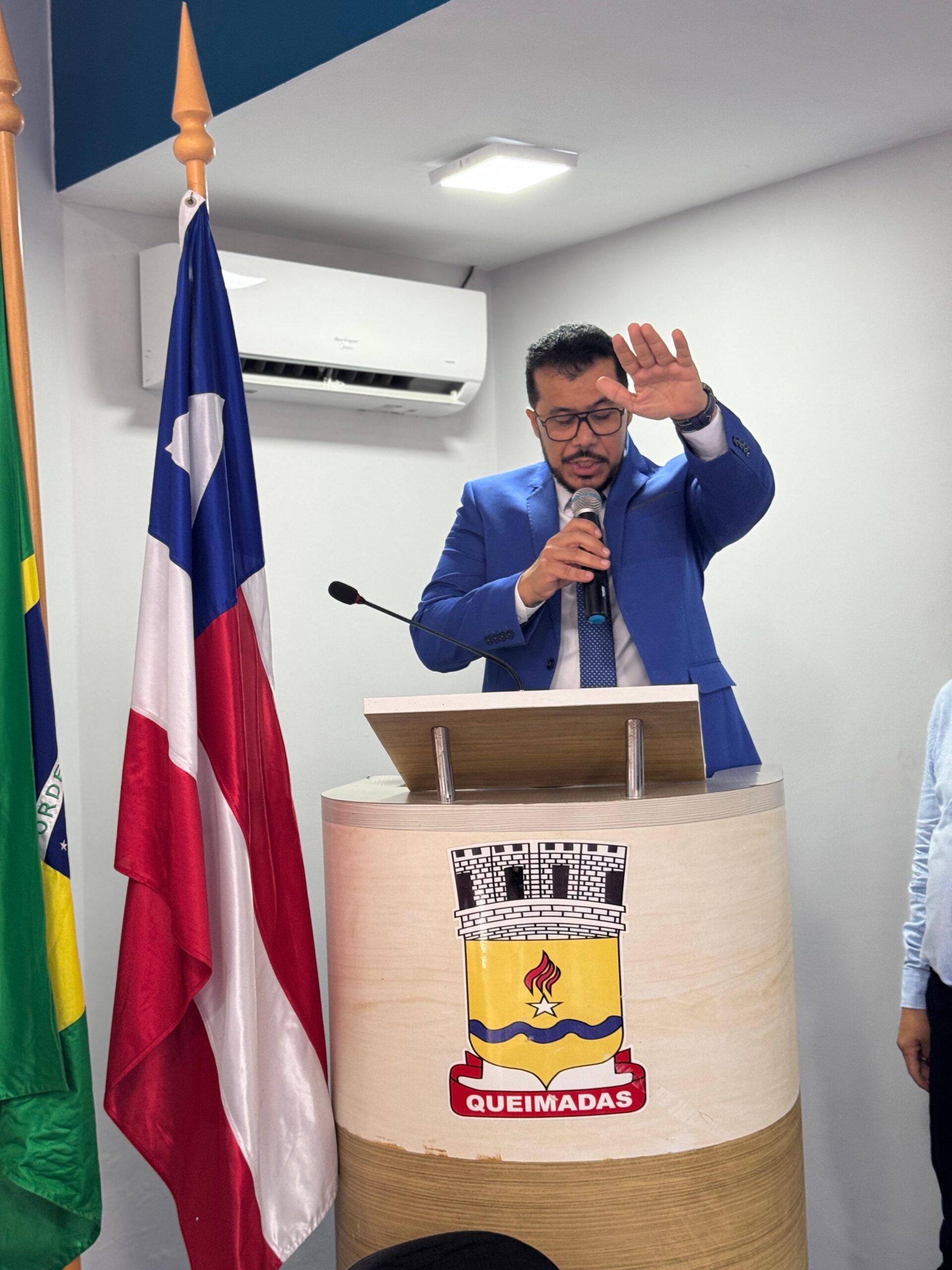 Ricardo assume Prefeitura de Queimadas já com a missão de colocar pagamentos em dias