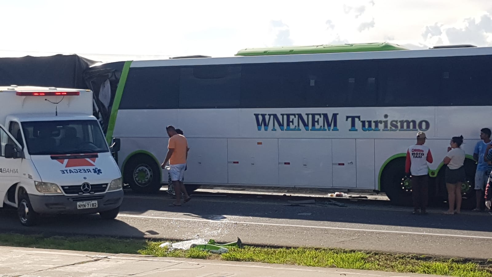 Acidente entre ônibus e carreta na BR-116: feridos são liberados e seguem viagem