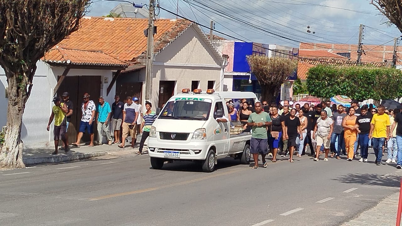Enterrado corpo de ‘Neném’, vítima de acidente de ônibus