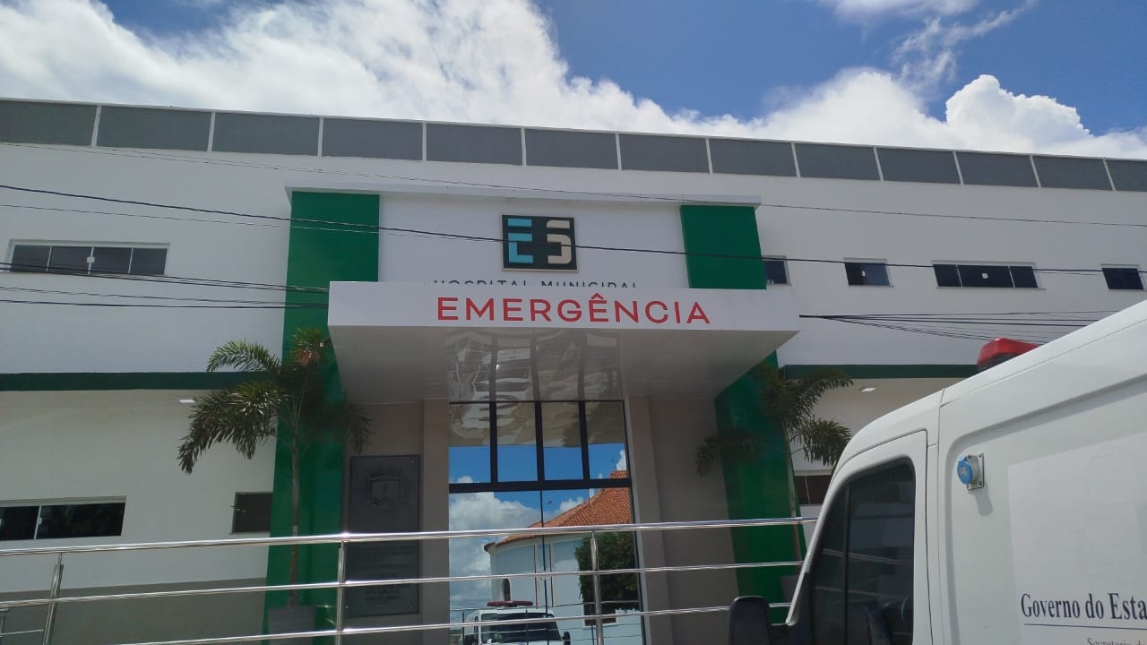 Homem tem parte do testículo machucado por porco, em Queimadas