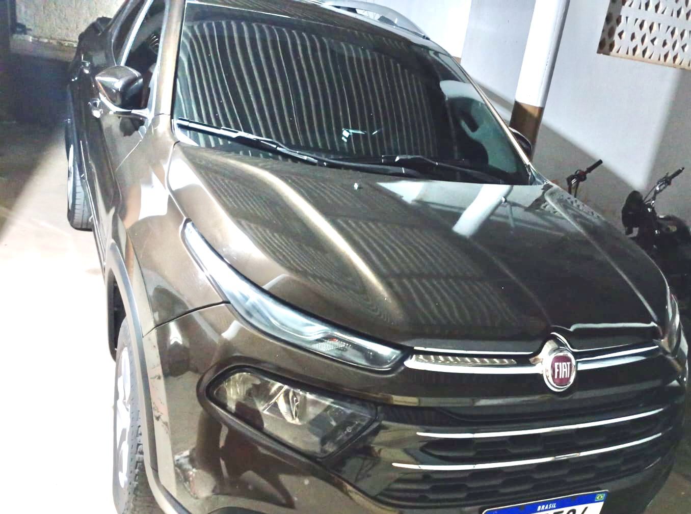 Carro de luxo que tinha restrição é apreendido pela PM, em Queimadas