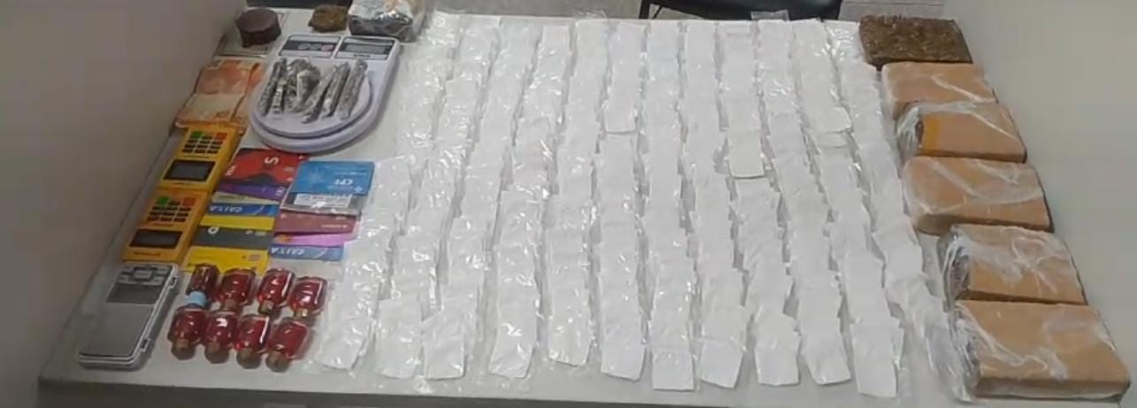 PM prende um e faz grande apreensão de drogas em Andorinha