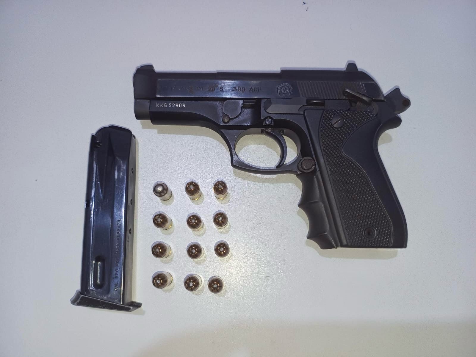 Homem é preso com arma tentando despistar a PRE em Cansanção