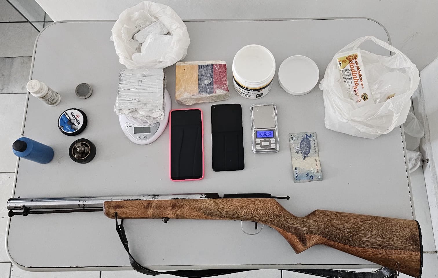 PM em ação! Arma e drogas são apreendidas após mulher ser deixada para trás pelo marido