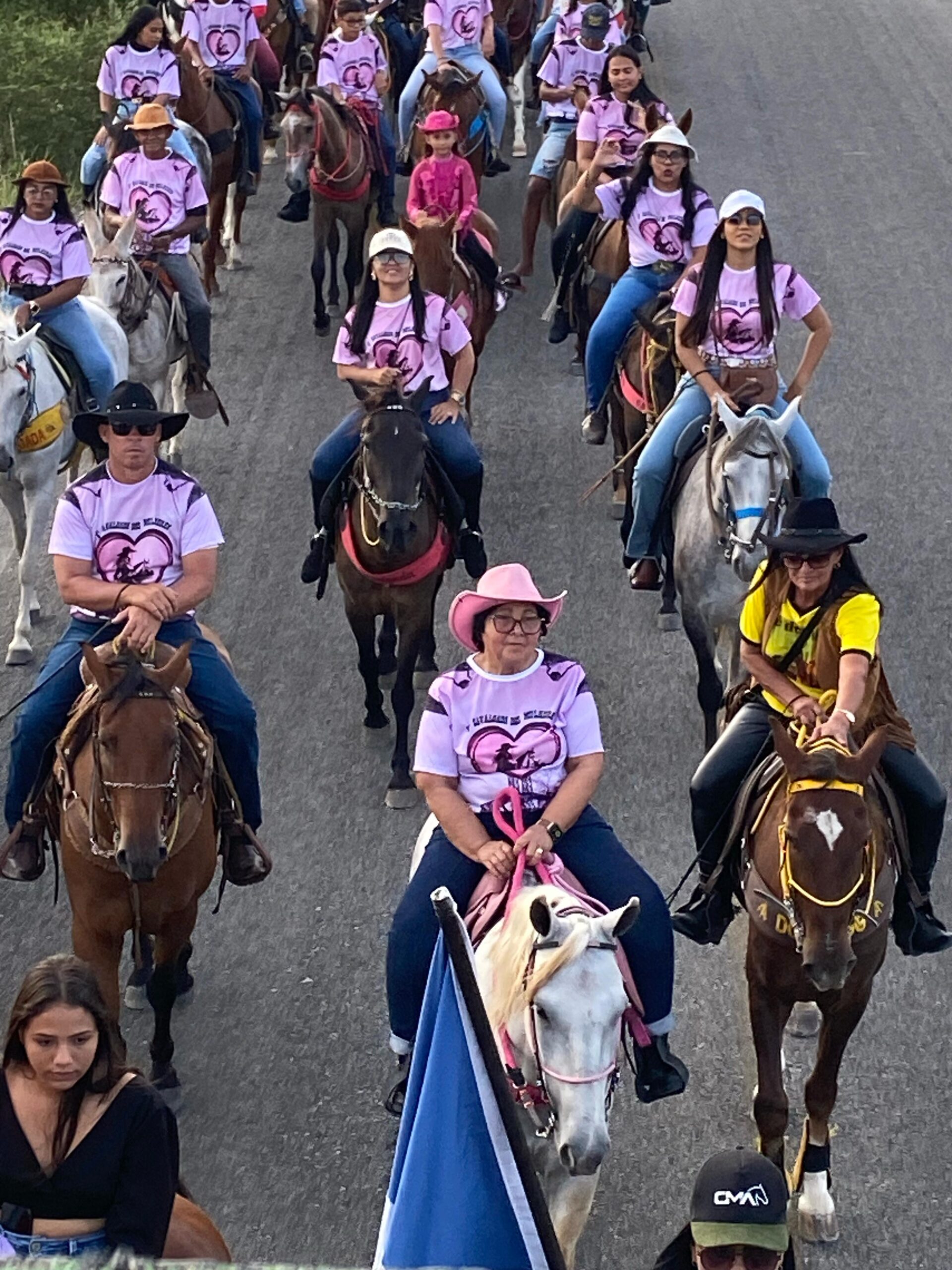Cavalgada das Mulheres é realizada com sucesso em Nordestina, e criança dá show
