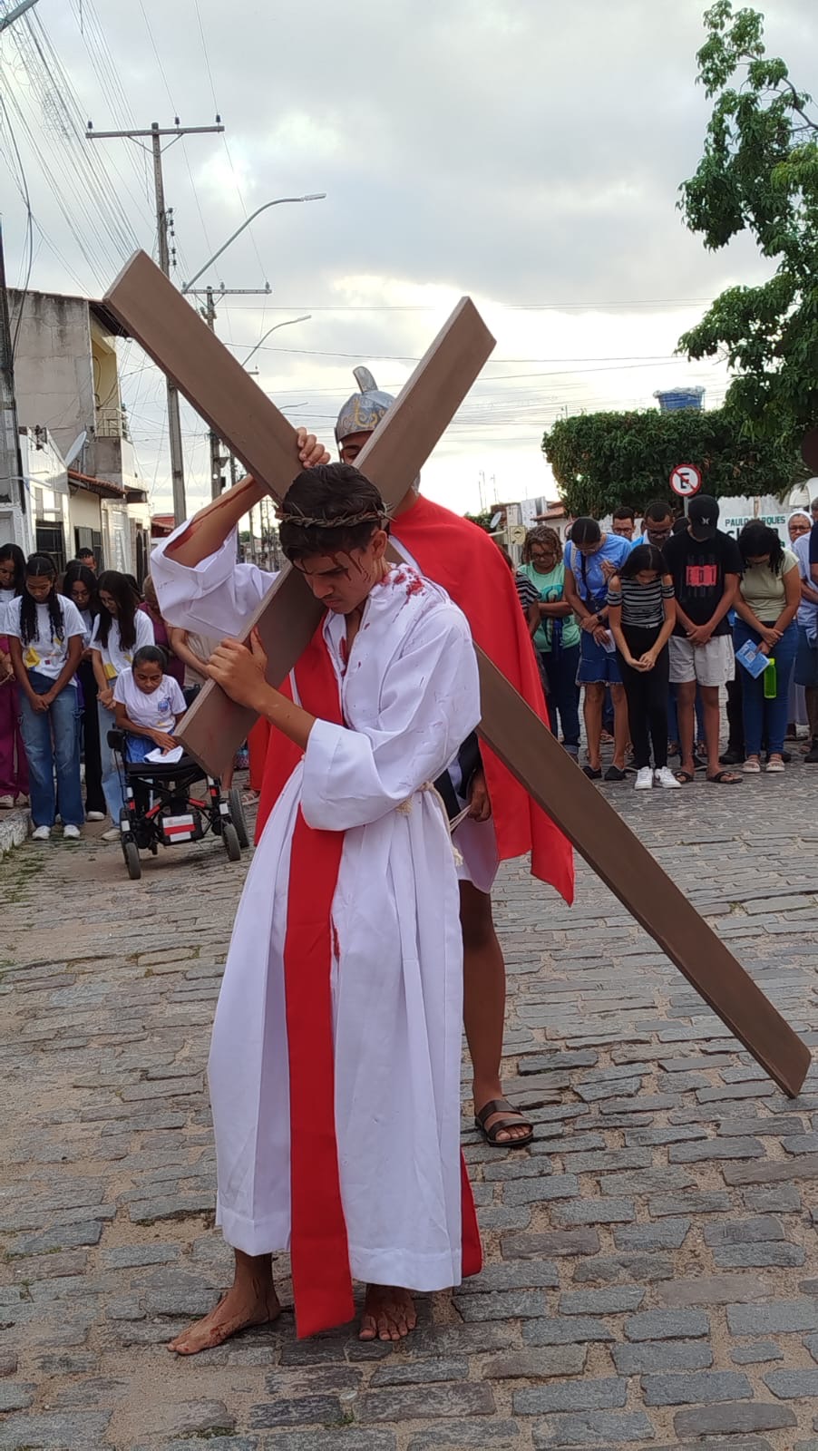 Via-Sacra é encenada pelas ruas de Queimadas
