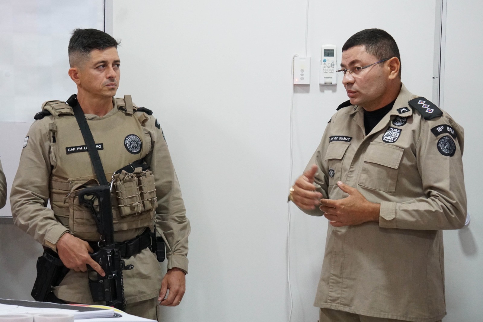 PMs do 16º BPM passam por instrução para usar fuzil israelense