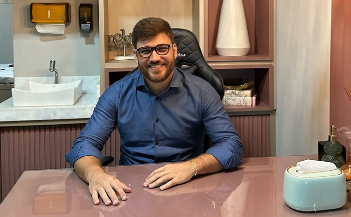 ‘Abril Azul’: médico Maike Araújo alerta para diagnóstico precoce no mês da conscientização do autismo