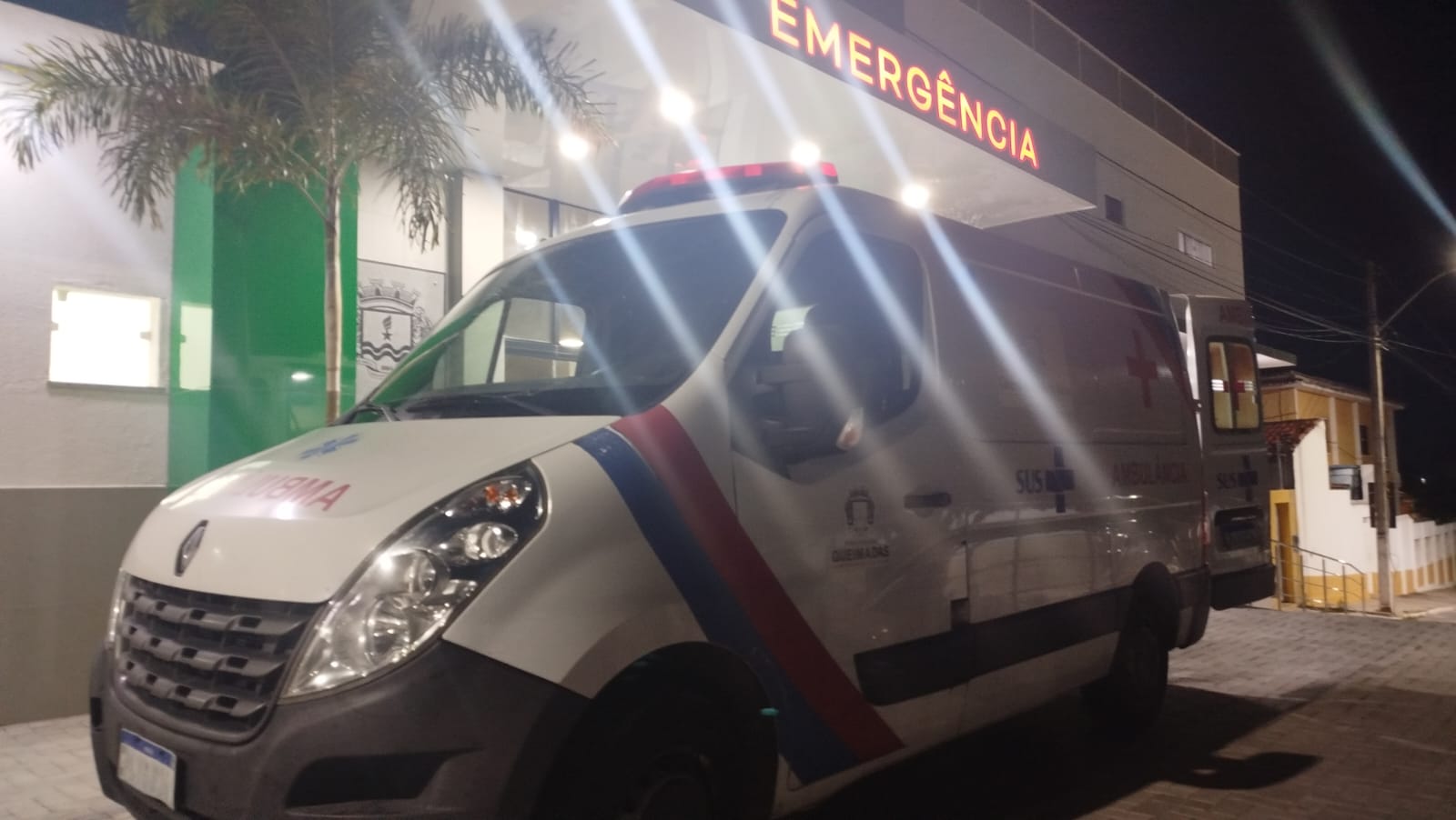 Motociclista fica ferido após choque contra ônibus em Queimadas; vítima é identificada