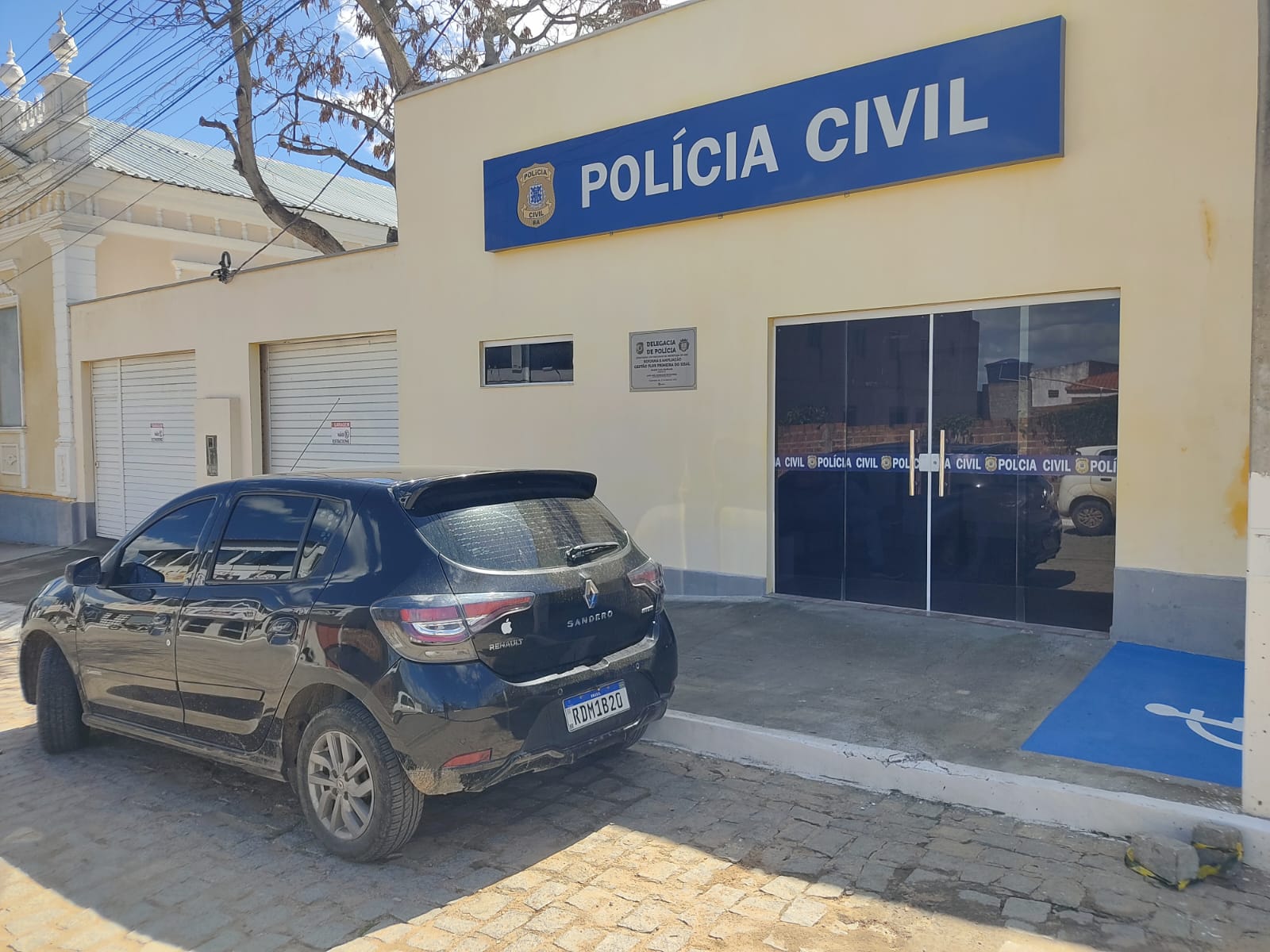 PASSA NADA! PM apreende carro roubado, em Queimadas; motorista comprou um dia antes